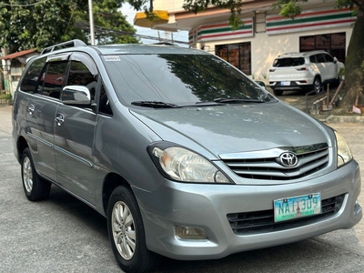 White Toyota Innova 2009 for sale in Quezon City