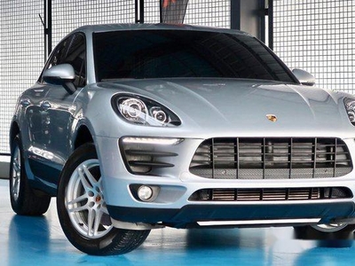 Silver Porsche Macan 2016 at 13101 km for sale