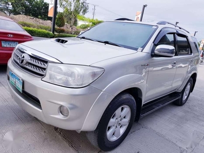 Toyota Fortuner V 4X4 AT 2008 (Top of the Line) - 630K NEGOTIABLE!