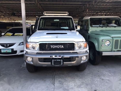 Toyota Land Cruiser 76 v8 LX10 special for sael