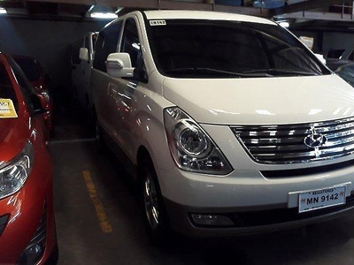 White Hyundai Grand Starex 2015 at 45359 km for sale