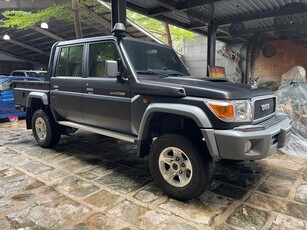 Grey Toyota Land Cruiser 2018 for sale in Manual