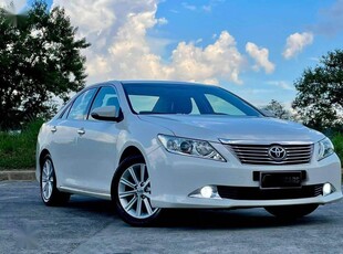 Pearl White Toyota Camry 2013