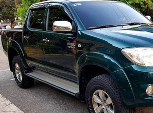 Selling Green Toyota Hilux 2010 in Quezon City