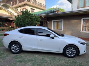 Selling Pearl White Mazda 3 2017