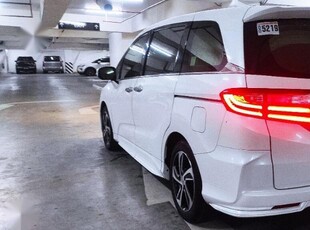 Selling White Honda Odyssey 2015 in Makati