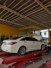 Selling White Hyundai Sonata 2010 in Cavite
