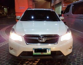 Selling White Subaru Xv 2013 in Mandaluyong
