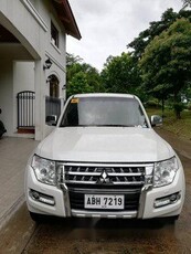 White Mitsubishi Pajero 2015 at 38000 km for sale