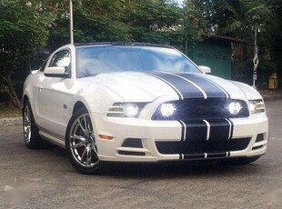 Ford Mustang V8 5.0 2013 AT White Coupe For Sale