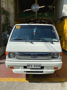 Selling White Mitsubishi L300 2022 in Quezon City