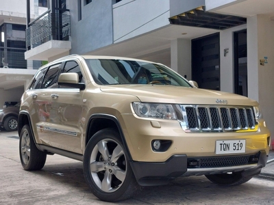 White Jeep Grand Cherokee 2012 for sale in Quezon City