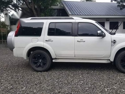 Selling White Ford Everest in Santa Maria