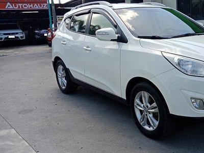White Hyundai Tucson 2011 at 87000 for sale