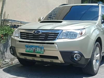 Selling Silver Subaru Forester in Valenzuela