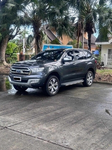 Selling White Ford Everest 2018 in Las Piñas