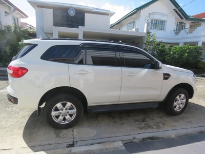 Selling White Ford Everest Ambiente 2017 in Muntinlupa