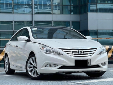Selling White Hyundai Sonata 2011 in Makati