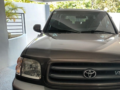 Selling White Toyota Sequoia 2001 in Quezon City