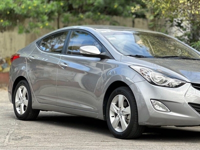 White Hyundai Elantra 2013 for sale in Las Piñas