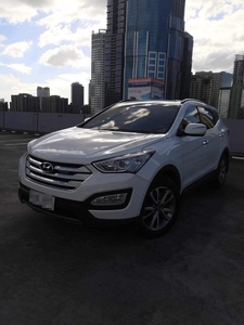White Hyundai Santa Fe 2014 for sale in Mandaluyong