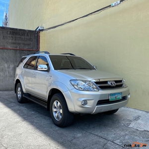 Grey Toyota Fortuner 2006 SUV / MPV at Automatic for sale in Manila