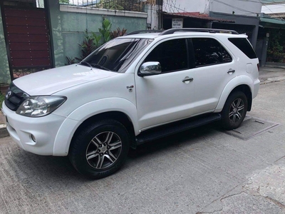 Pearl White Toyota Fortuner 2006 for sale in Quezon
