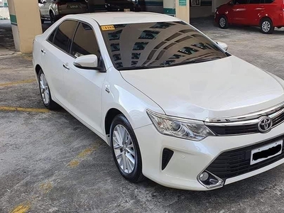 Sell Pearl White 2017 Toyota Camry in Parañaque