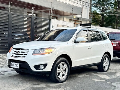 Sell White 2011 Hyundai Santa Fe in Pasig