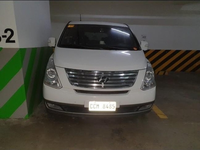 Sell White 2015 Hyundai Grand starex in Pasig