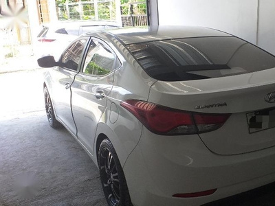 Sell White Hyundai Elantra in Carmona