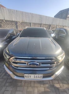 Selling Grey Ford Everest 2018 in Makati