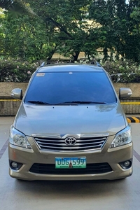 Selling Grey Toyota Innova 2012 in Makati