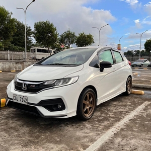 Selling Pearl White Honda Jazz 2019 in Quezon City