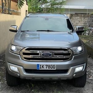 Selling Purple Ford Everest 2016 in Manila