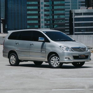 Selling Silver Toyota Innova 2010 in Pasig