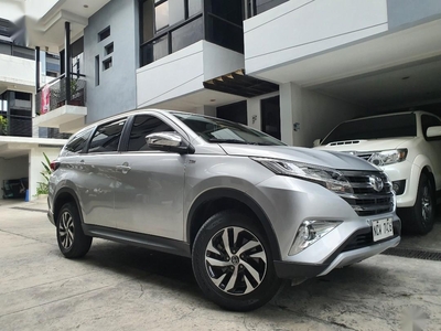 Selling Silver Toyota Rush 2018 in Quezon City