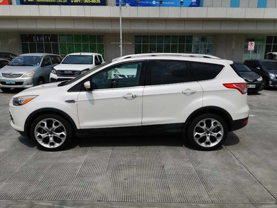 Selling White Ford Escape 2015 in Quezon City