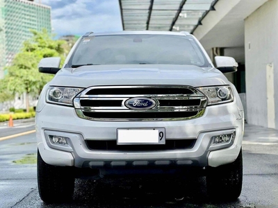 Selling White Ford Everest 2016 in Makati