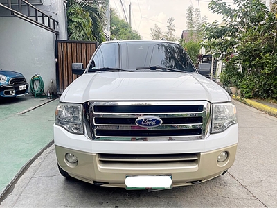 Selling White Ford Expedition 2011 in Bacoor