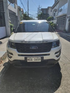 Selling White Ford Explorer 2016 in Makati
