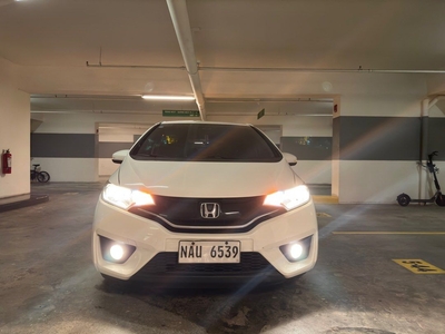 Selling White Honda Jazz 2017 in Quezon City