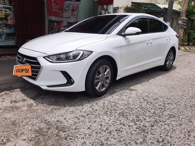 Selling White Hyundai Elantra in Las Piñas