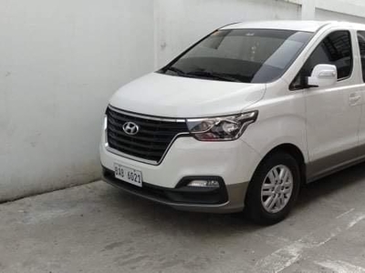 Selling White Hyundai Grand Starex 2019