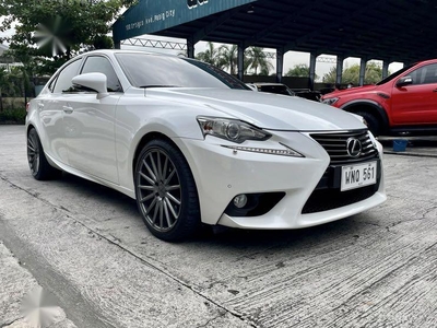 Selling White Lexus IS350 2014 in Pasig