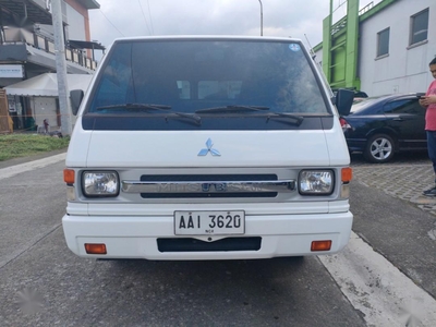 Selling White Mitsubishi L300 2014 in Quezon
