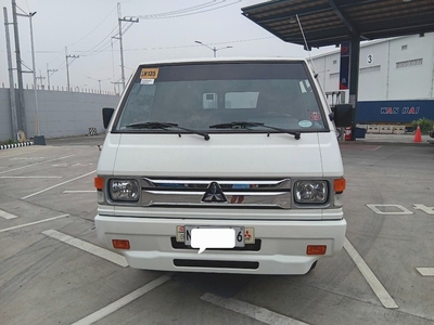 Selling White Mitsubishi L300 2022 in Parañaque