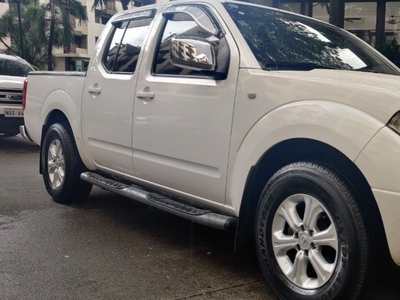 Selling White Nissan Navara 2010 in Manila