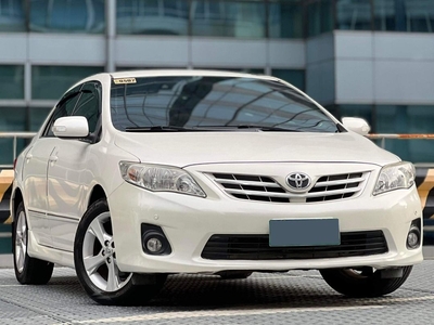 Selling White Toyota Altis 2013 in Makati