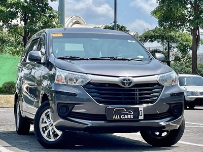 Selling White Toyota Avanza 2019 in Makati